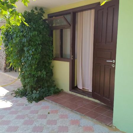 Small Guest House Lazurne Exterior photo