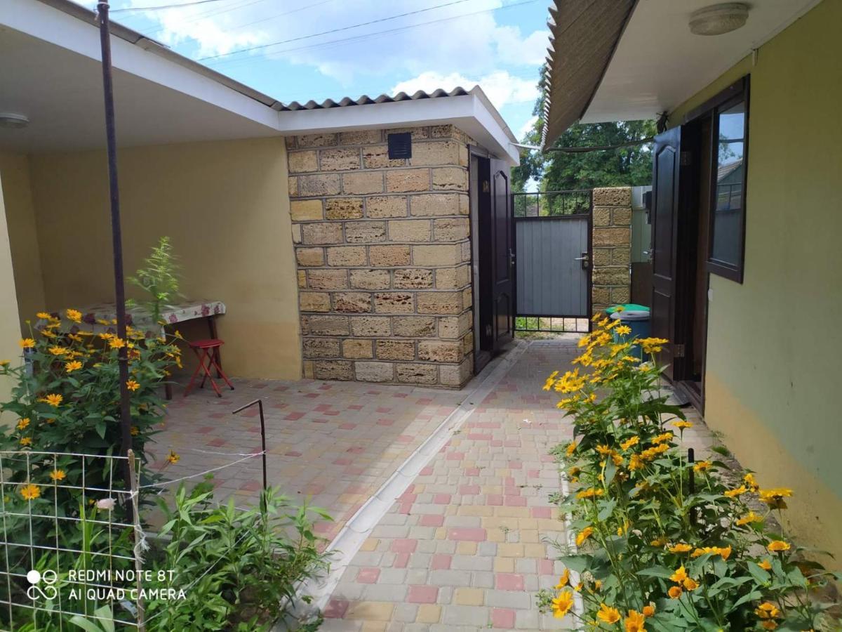 Small Guest House Lazurne Exterior photo