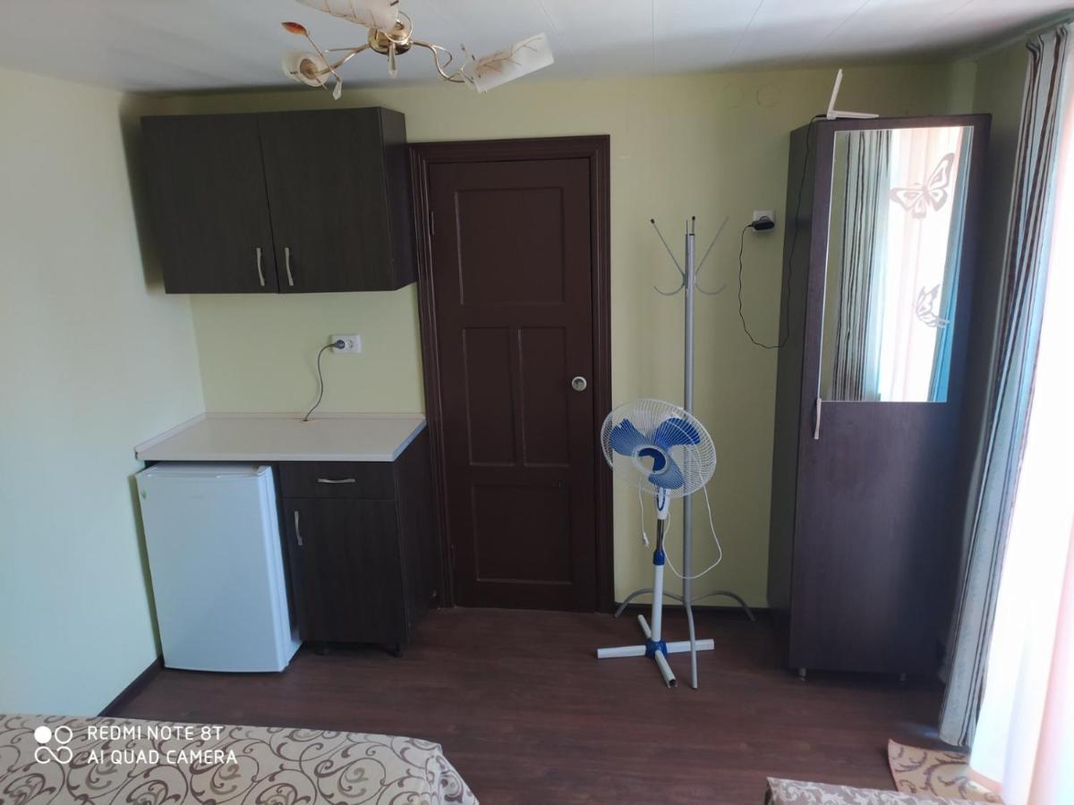 Small Guest House Lazurne Exterior photo