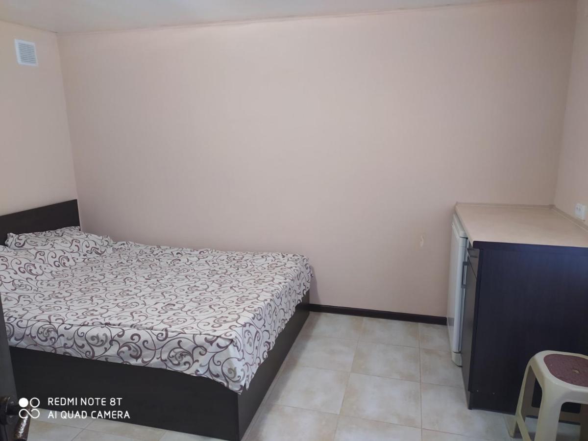 Small Guest House Lazurne Exterior photo