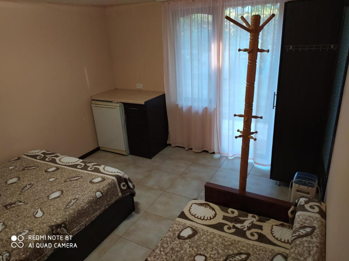 Small Guest House Lazurne Exterior photo